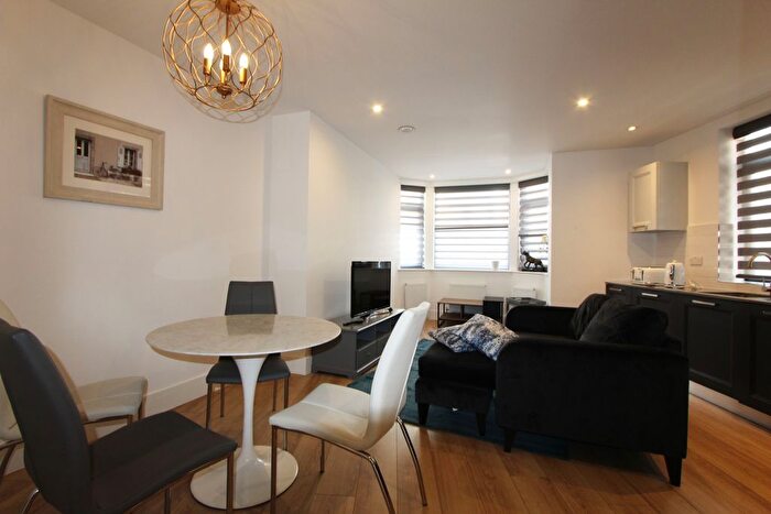 2 Bedroom Flat To Rent In Finchley Lane, London, NW4