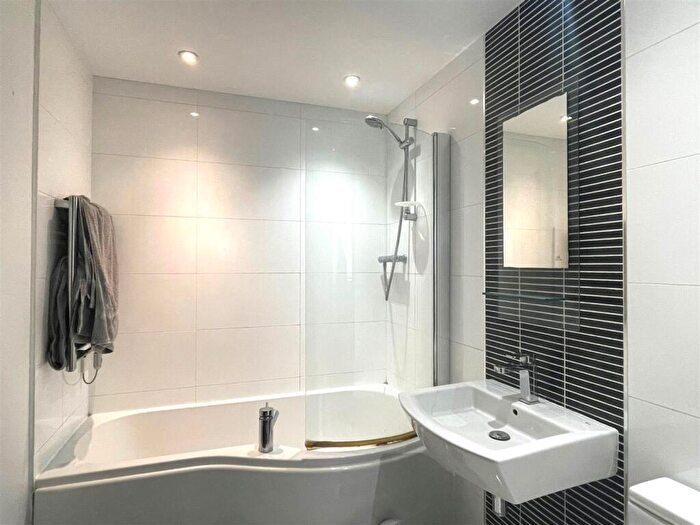 1 Bedroom Flat To Rent In St. Monicas Road, Kingswood, KT20