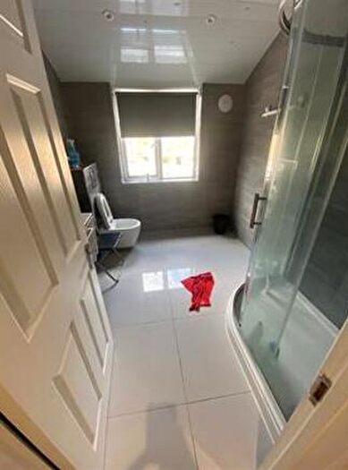 5 Bedroom Semi-Detached House To Rent In Babington Road, London, NW4