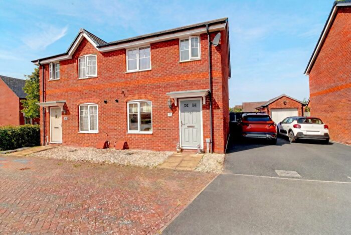 3 Bedroom Semi-Detached House For Sale In Lower Farm Way, Nuneaton, CV10