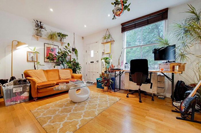 2 Bedroom Flat To Rent In Kingsland Road, London, E8