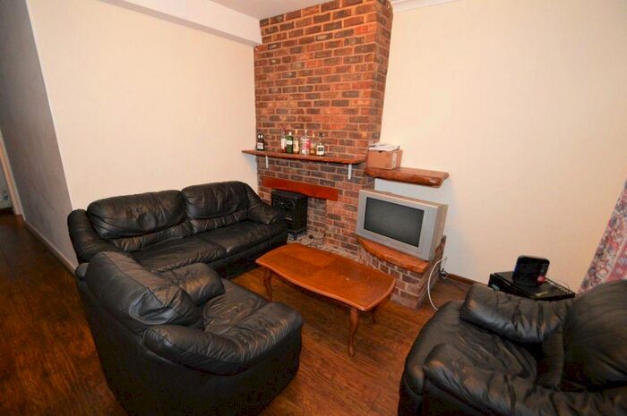 4 Bedroom House To Rent In Heeley Road, Birmingham, B29