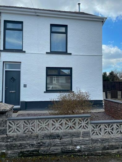 3 Bedroom Semi-Detached House To Rent In Neuadd Road, Gwaun Cae Gurwen, Ammanford, SA18