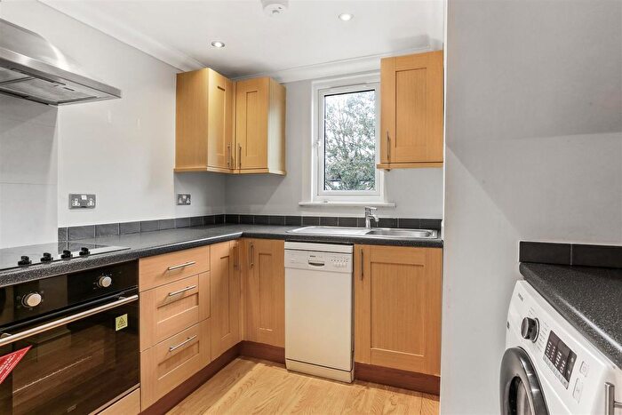 1 Bedroom Flat For Sale In Station Way, Cheam Village, SM3