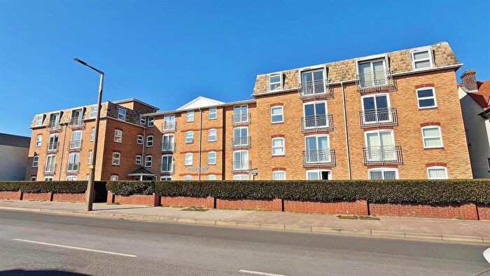 2 Bedroom Flat For Sale In Princes Esplanade, Walton On The Naze, CO14