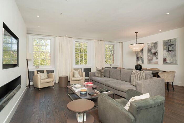 3 Bedroom Flat For Sale In Cadogan Square, Knightsbridge, SW1X