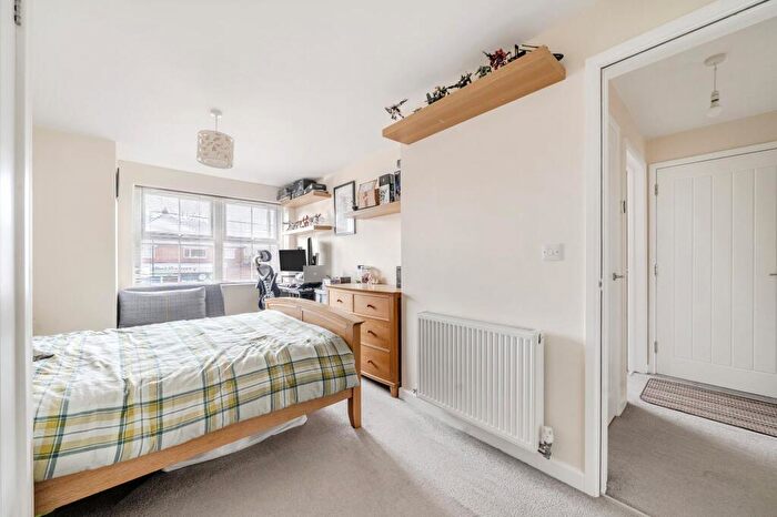 2 Bedroom Flat For Sale In Grays Orchard, Durrington, SP4