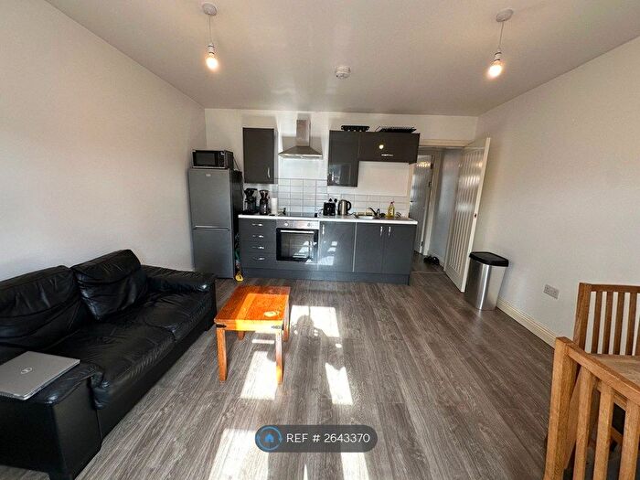 1 Bedroom Flat To Rent In Meanwood Road, Leeds, LS7