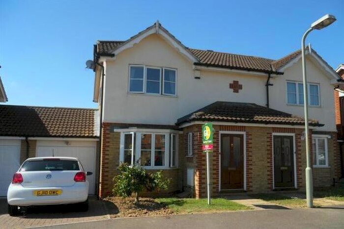 3 Bedroom Property To Rent In Kingsnorth, Ashford, TN23