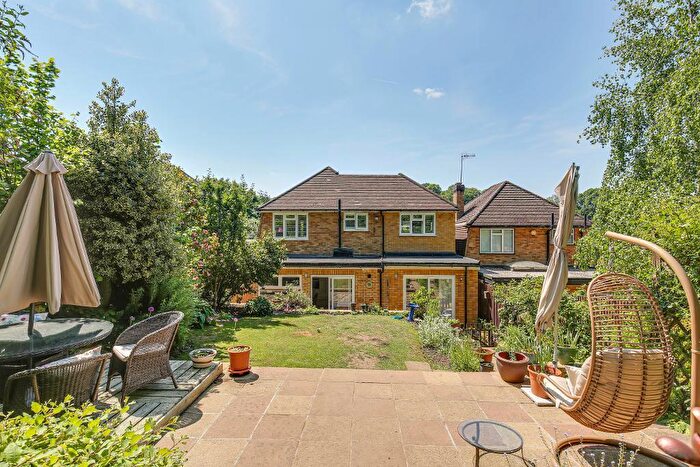 4 Bedroom Detached House For Sale In Chapel View, South Croydon, CR2