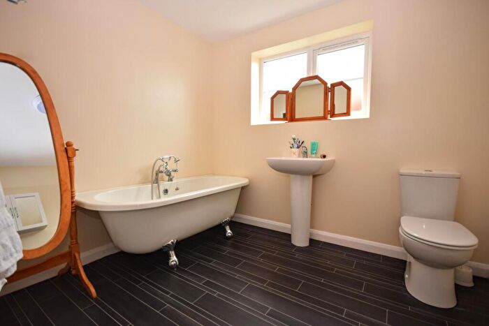 4 Bedroom Detached House For Sale In Warren Road, Saltfleet, LN11