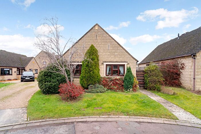 3 Bedroom Detached Bungalow For Sale In Jordans Close, Willersey, WR12