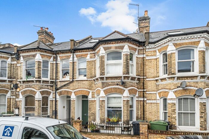 1 Bedroom Flat For Sale In Ballater Road, Brixton, London, SW2