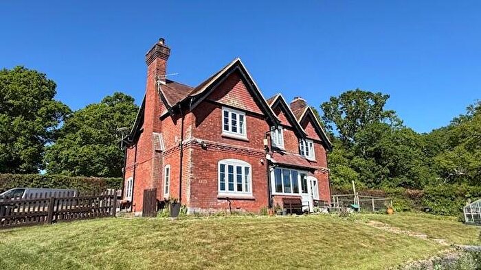 3 Bedroom Detached House To Rent In Beaulieu Road, SO43