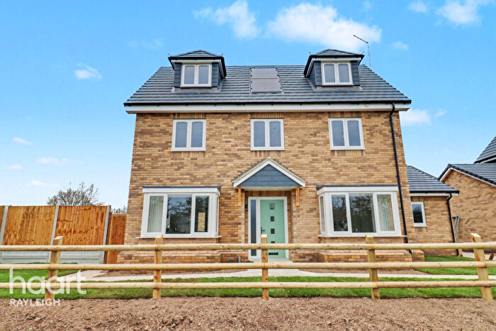 4 Bedroom Detached House For Sale In London Road, Rayleigh, SS6