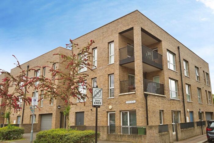 2 Bedroom Flat For Sale In Union Road, London, E17