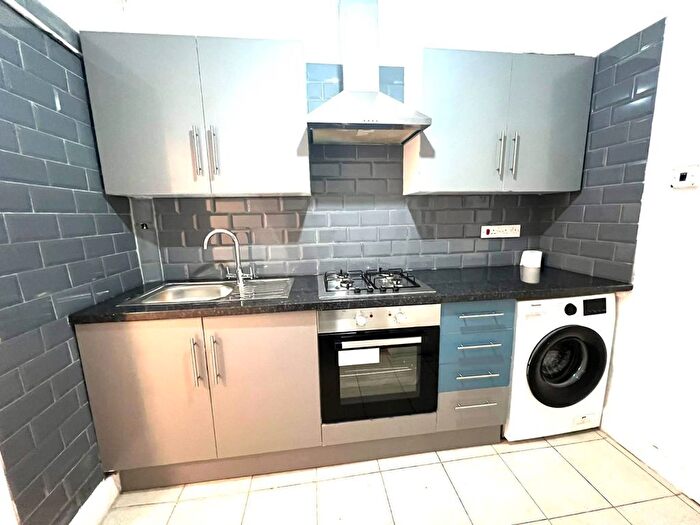 2 Bedroom Flat To Rent In Ilford, IG1