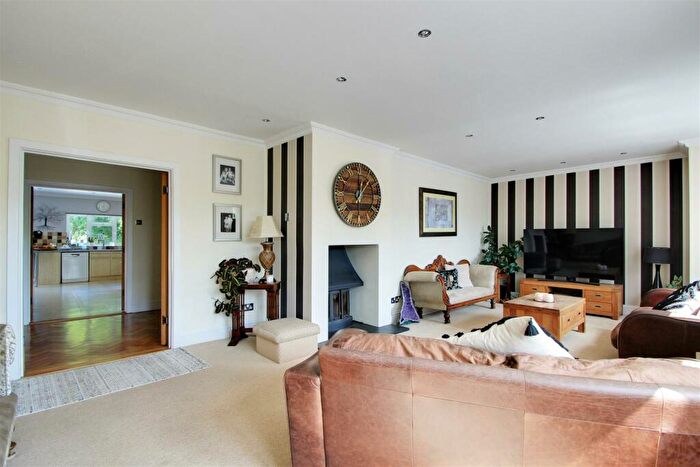 5 Bedroom Detached House For Sale In Botley Road, Chesham, HP5