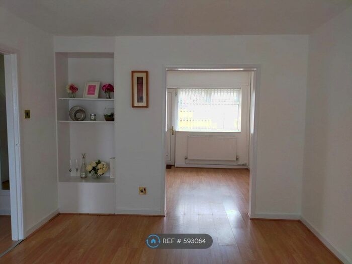 2 Bedroom End Of Terrace House To Rent In Derbyshire Road South, Sale, M33