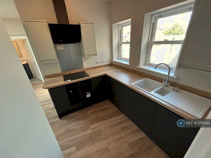 1 Bedroom Flat To Rent In Third Avenue, Oldfield Park, Bath, BA2