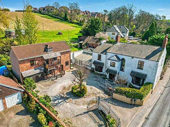 7 Bedroom Detached House For Sale In Carleton Road, Pontefract, WF8