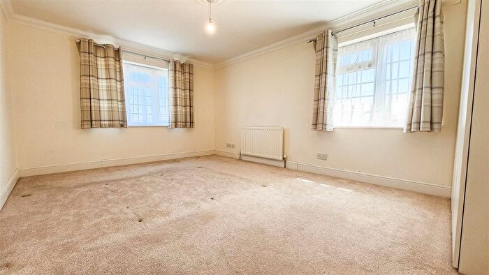 2 Bedroom End Of Terrace House To Rent In West End Lane, Harlington, UB3
