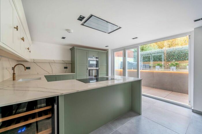 4 Bedroom Flat To Rent In Teignmouth Road, Mapesbury Estate, London, NW2