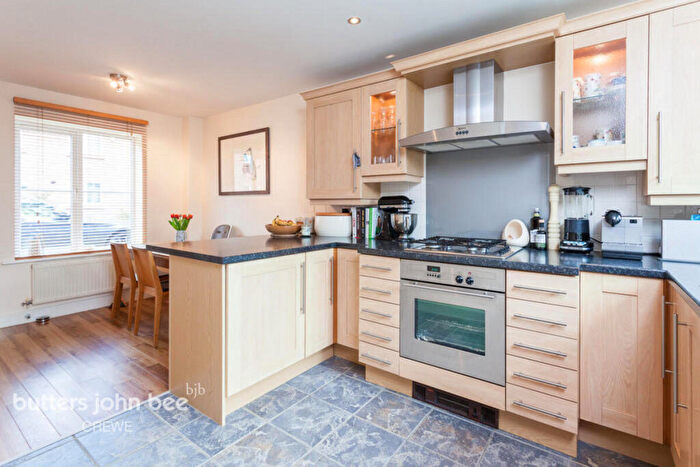 4 Bedroom Semi Detached House To Rent In Sutton Close, Nantwich, CW5