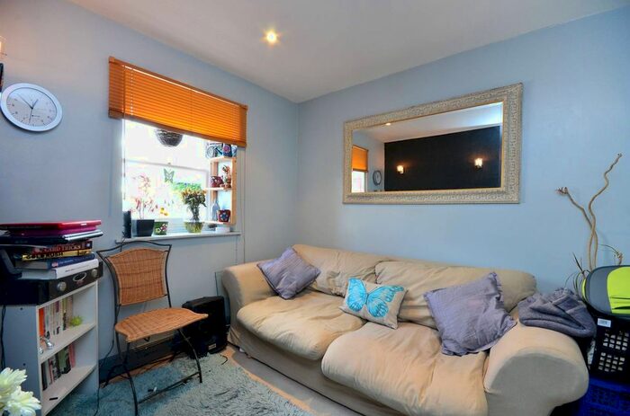 2 Bedroom Flat To Rent In Cornwall Gardens, South Kensington, London, SW7