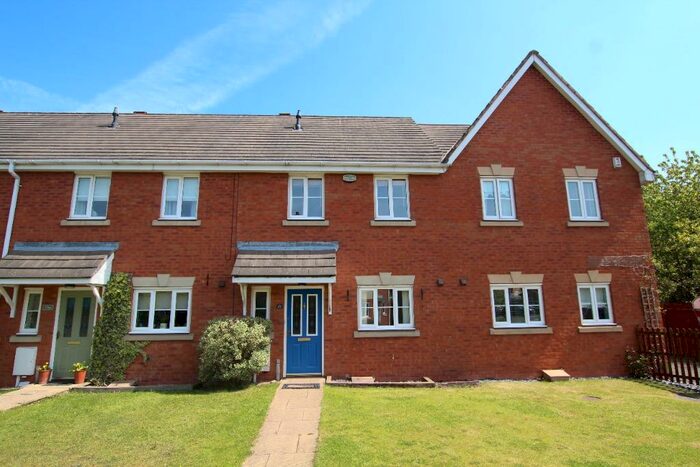 3 Bedroom Town House To Rent In Heather Close, Burton-On-Trent, DE14