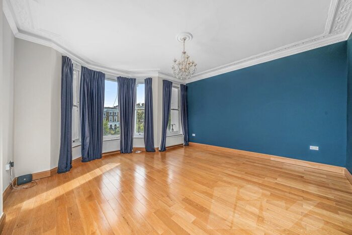 1 Bedroom Flat To Rent In St James' Gardens, Holland Park, W11