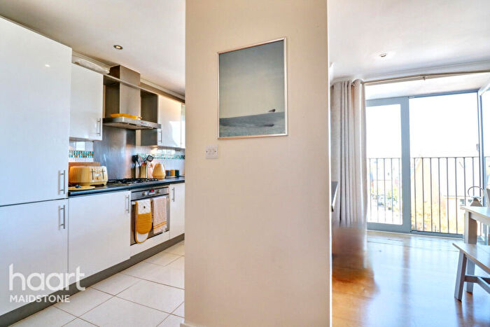 2 Bedroom Apartment For Sale In Orchard Close, Orchard Street, Maidstone, ME15