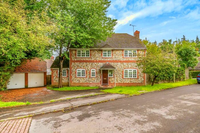 4 Bedroom Detached House To Rent In Cumnor Hill, Botley, OX2