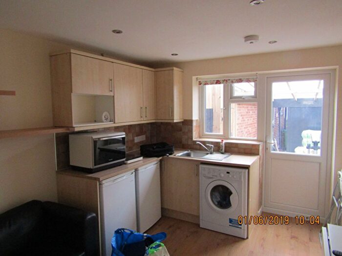 Studio To Rent In Lodore Gardens, London, NW9