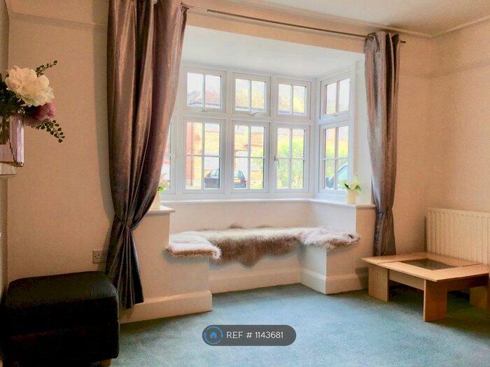 4 Bedroom Detached House To Rent In Manor Way, Ruislip HA4