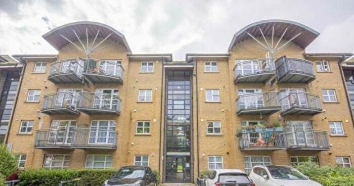 2 Bedroom Apartment To Rent In Old Kenton Lane, London, NW9