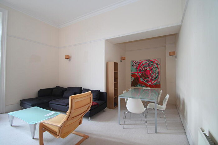 1 Bedroom Flat To Rent In Royal Earlswood Park, Redhill, RH1