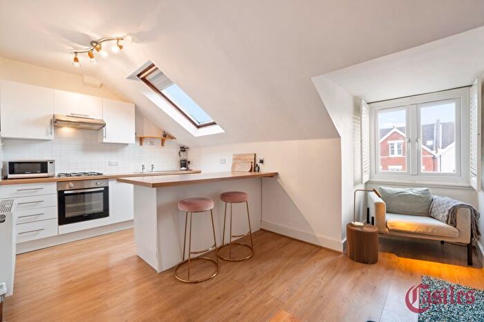 1 Bedroom Flat For Sale In Ferme Park Road, London, N8