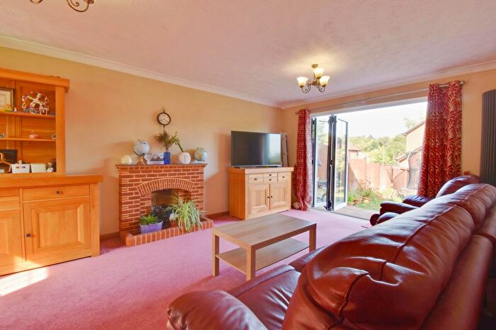 4 Bedroom Detached House To Rent In Avalon Close, Watford, Hertfordshire, WD25