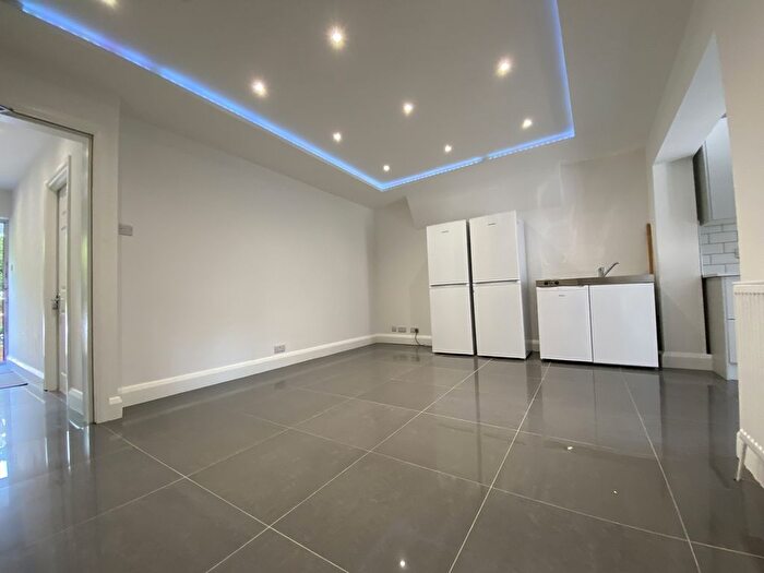 6 Bedroom Terraced House To Rent In Park Drive, London, W3