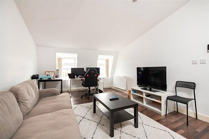 1 Bedroom Flat To Rent In King Street, Twickenham, TW1