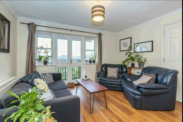 2 Bedroom Apartment To Rent In Whiston Road, Hoxton, E2