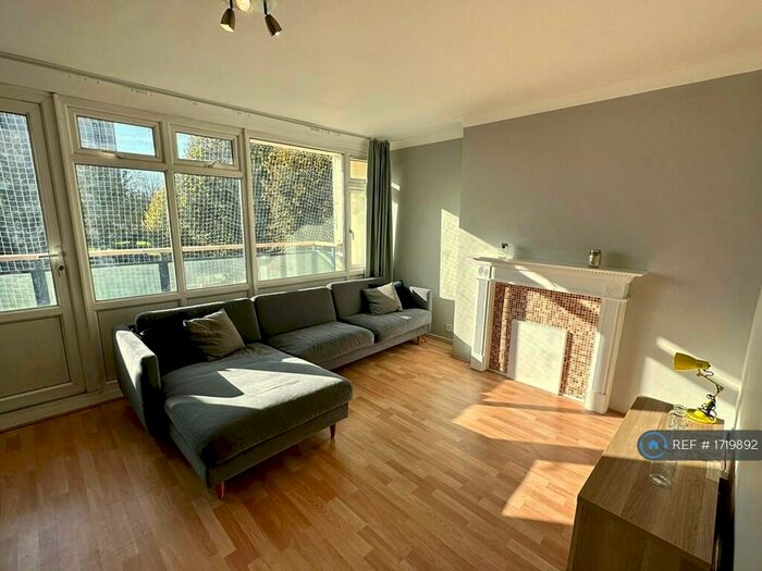 3 Bedroom Maisonette To Rent In Cooks Road, London, SE17