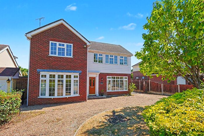 4 Bedroom Detached House For Sale In Folly Chase, Hockley, SS5