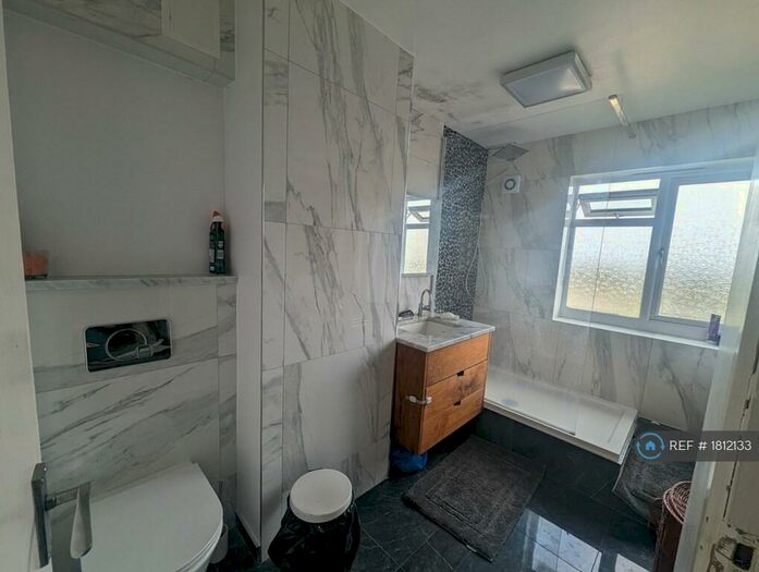 3 Bedroom Flat To Rent In Brooklyn, Anerley, SE20