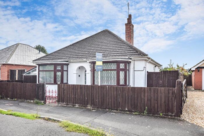 2 Bedroom Detached Bungalow For Sale In Kenmuir Road, Finedon, NN9