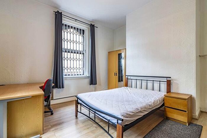 1 Bedroom Flat To Rent In Forest Road West, Nottingham, NG7