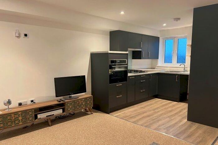 1 Bedroom Detached House To Rent In Avenue Lane, Eastbourne BN21