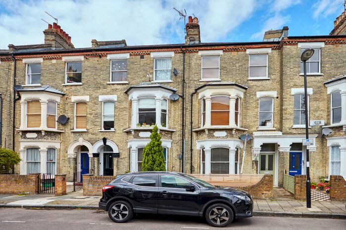 3 Bedroom Apartment To Rent In Tabley Road, London, N7