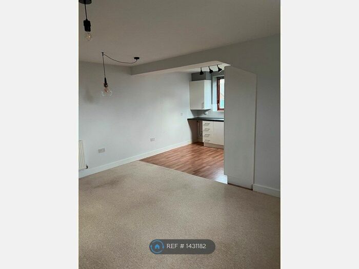 2 Bedroom Flat To Rent In Abberley Wood, Great Shelford, CB22